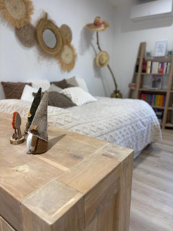 L'ESTANÒT est un charmant T2 de 45 M2 équipé d'une chambre en mezzanine ouverte et d'un vrai lit en 140 dans un large salon, une cuisine équipée, un parking privé, proche du centre thermal et des commerces - 3