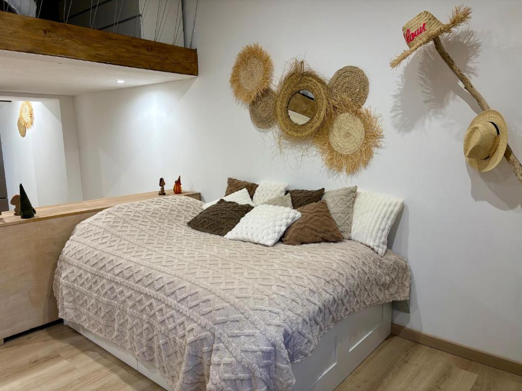 L'ESTANÒT est un charmant T2 de 45 M2 équipé d'une chambre en mezzanine ouverte et d'un vrai lit en 140 dans un large salon, une cuisine équipée, un parking privé, proche du centre thermal et des commerces - 5