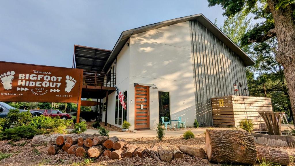 Bigfoot Hideout, Winslow