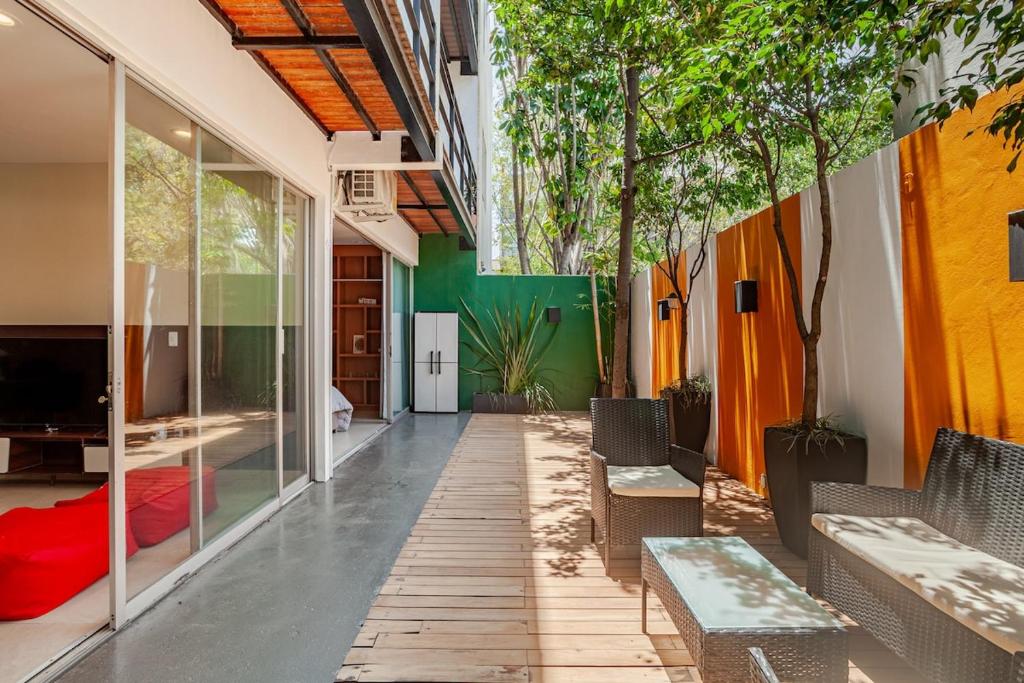Escápate a un dúplex exclusivo con vino y terraza - 4
