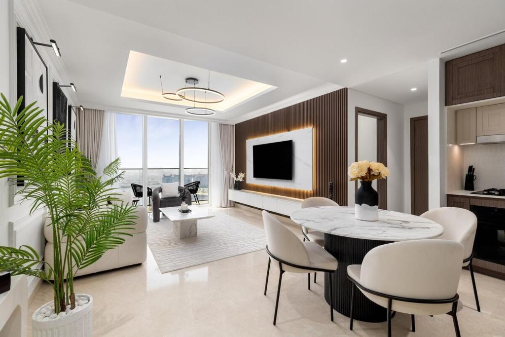Waves - Luxury Beachfront Escape - Skyline & Sea Views, Dubai