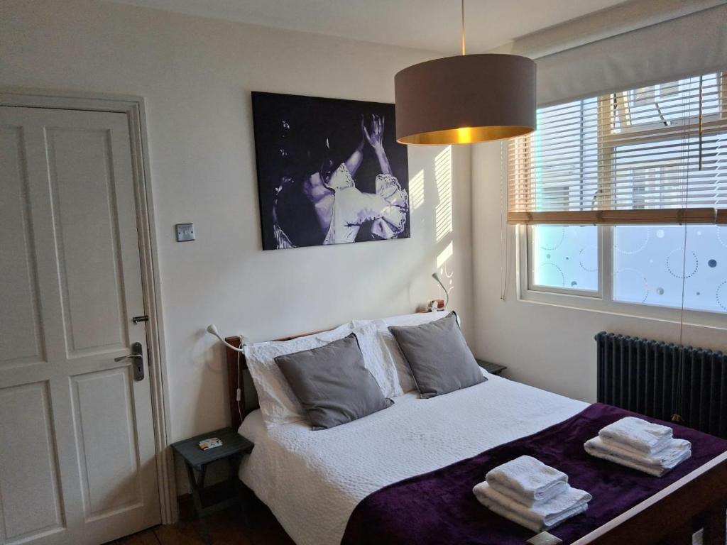 Ground floor double with en suite shower room, Brighton & Hove