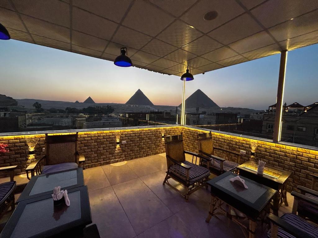 Pyramids Nun INN, Káhira