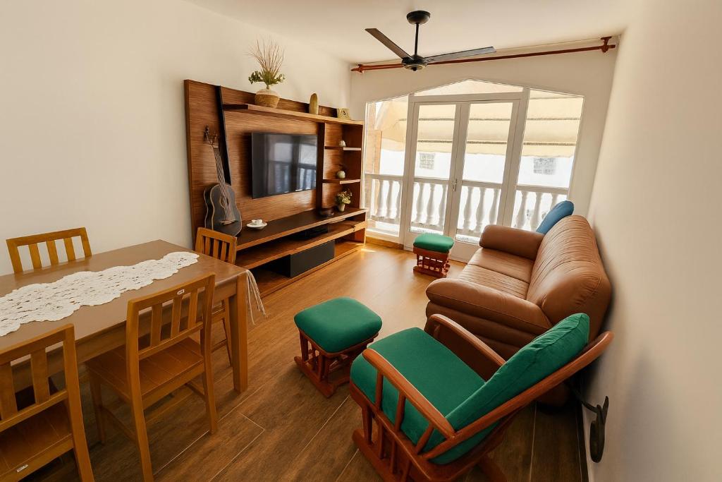 Ap amplo - Vaga garagem- Praia da Enseada, Guarujá