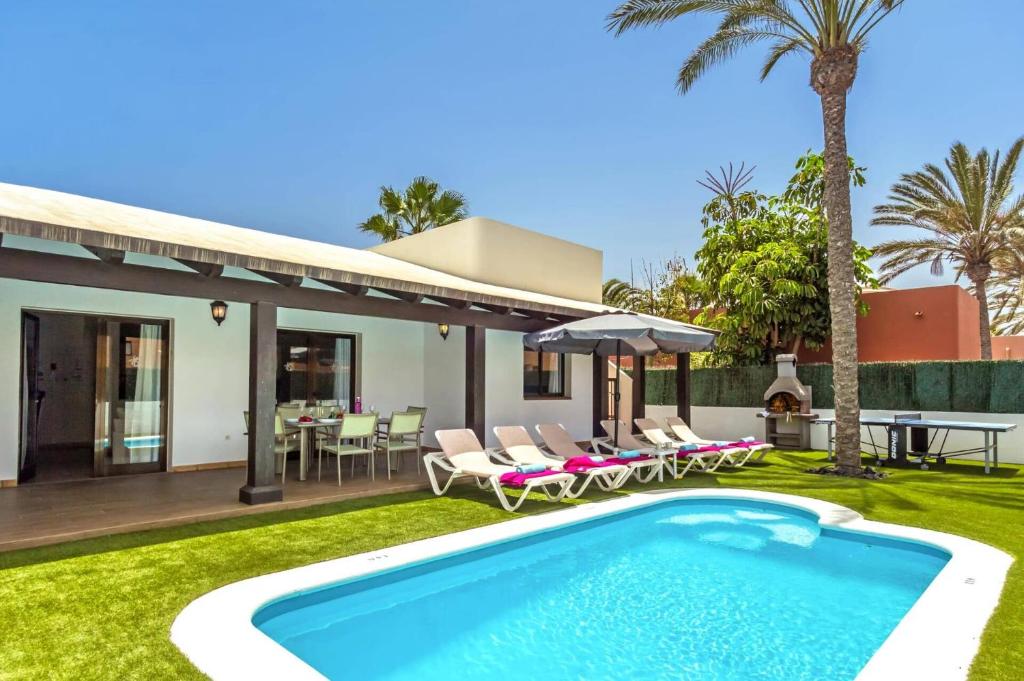 Villa Oasis by Villa Plus - 1