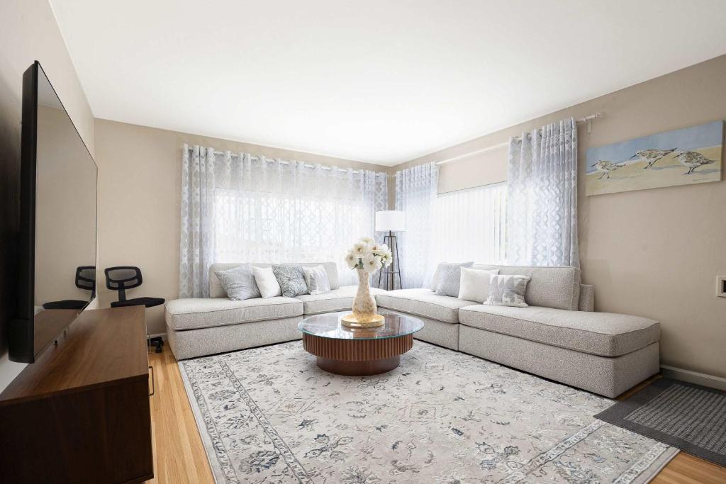 Central Spacious, San Diego