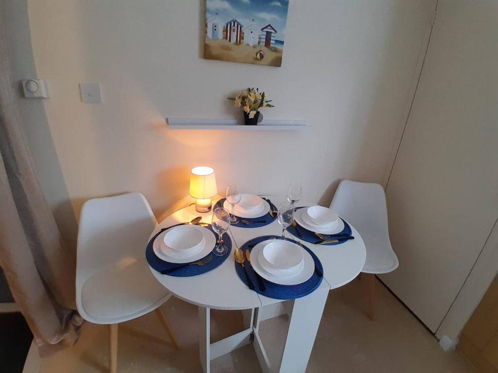 The Nook perfect for families, corporate and business travelers, Northampton