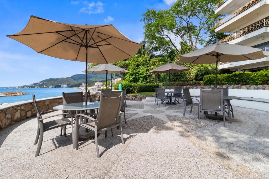 Beachfront condo, oasis of tranquility - 3