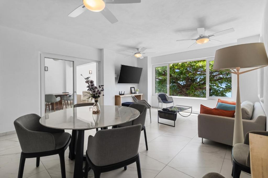 Beachfront condo, oasis of tranquility - 4
