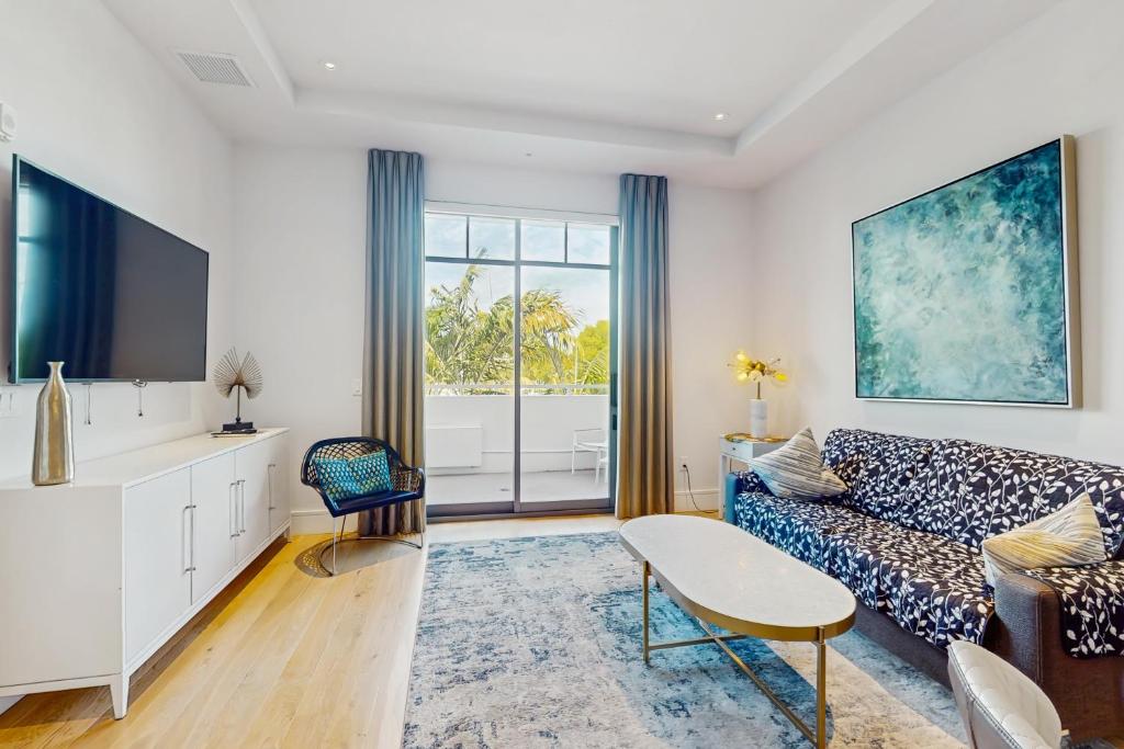 SoCe Flats 204, Naples