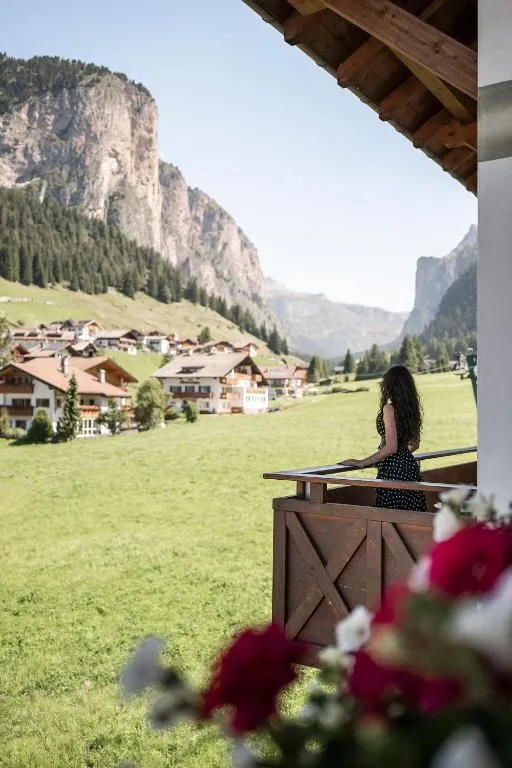 Alpstay - Hotel Acadia - Adults Mountain Home, hotel in Selva di Val Gardena