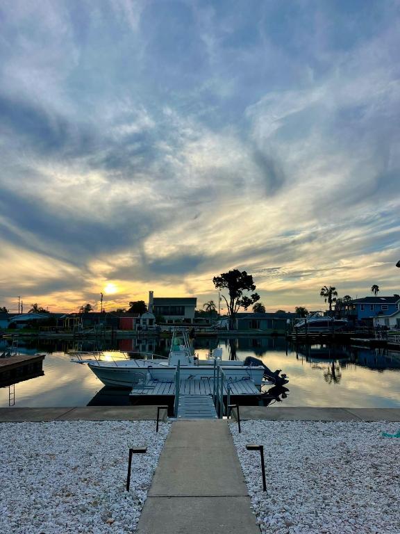 The Seaside Retreat, Hudson
