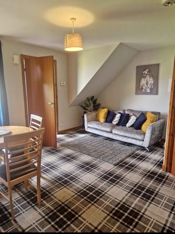 Bright 2 Bed Corner Flat - Great Location, South Kessock
