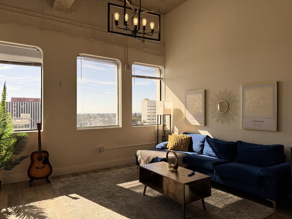 Modern 1BR Apartment with Gym Access & Free Parking 10mins to Disneyland, Anaheim