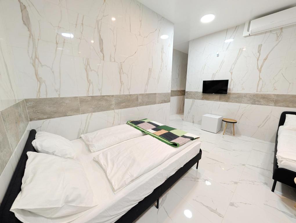Elegant Vienna Apartments in Prime Location Steps from Danube & Prater YB4, Vienna