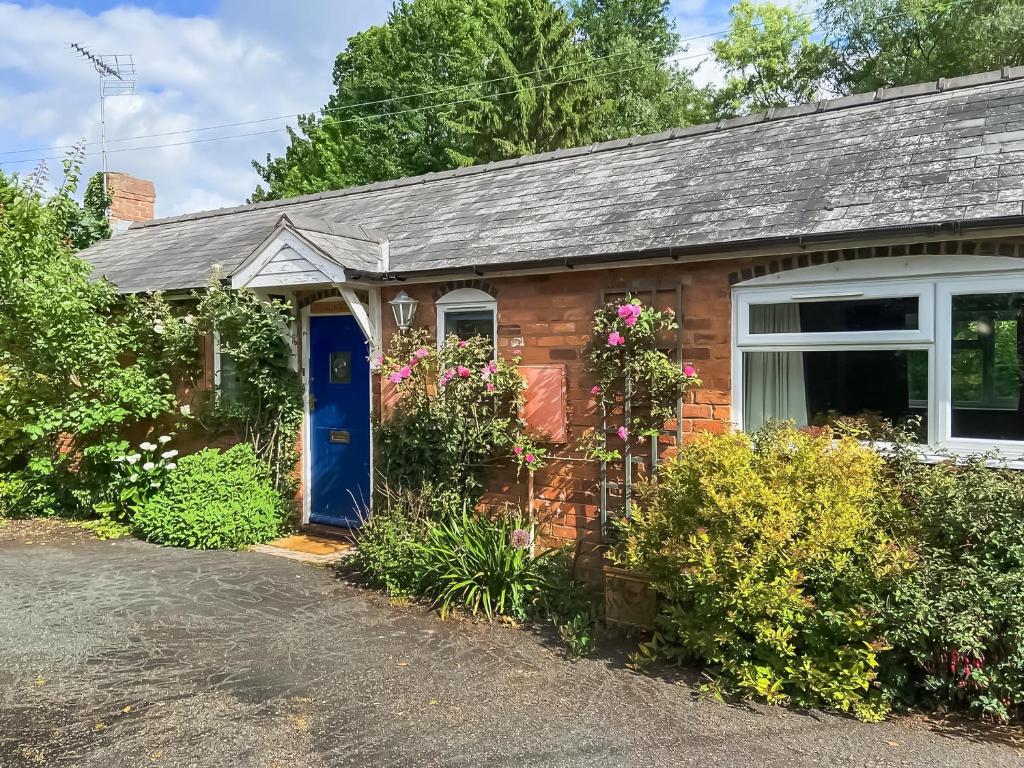 Thalassa, Stoke Edith