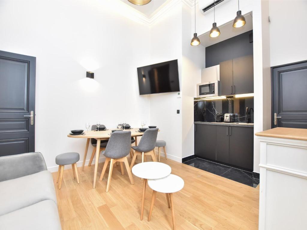 Charming apartment - 2BR 7P - Arc de Triomphe - 2