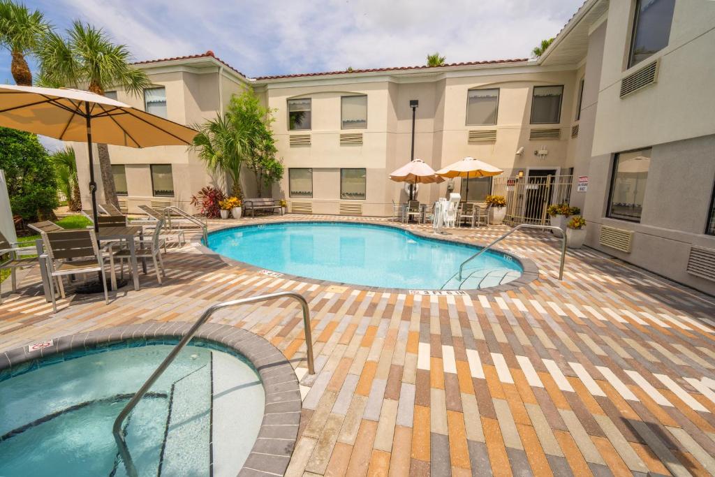 Holiday Inn Express St. Augustine Dtwn - Historic By IHG スイミングプール