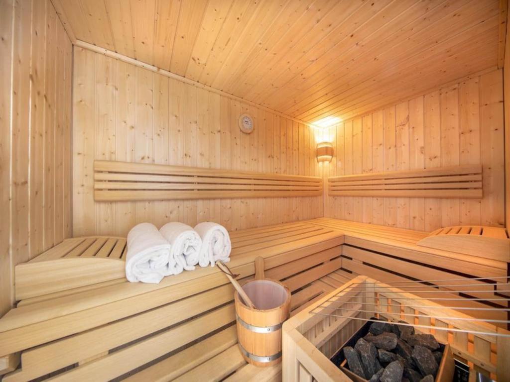 Stylish Chalet by Ski Slopes - 3