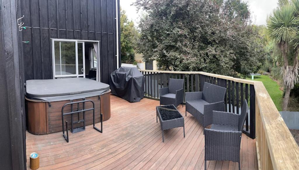 Sun Saturated sanctuary, Timaru