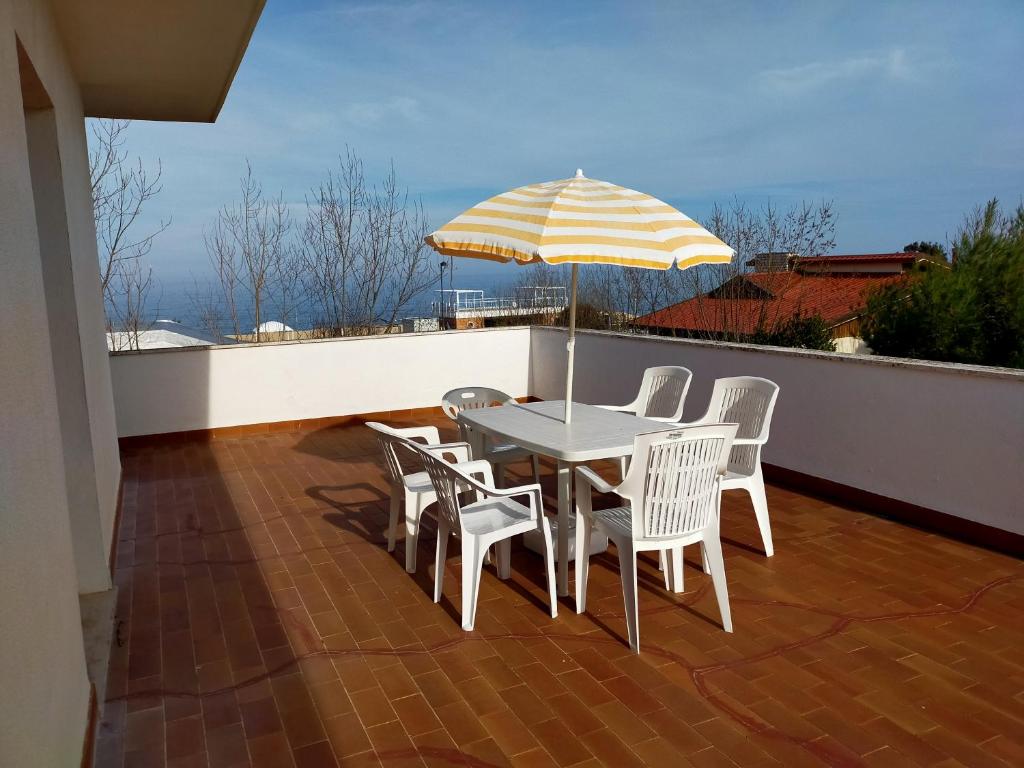 ATTICO Trilocale cod 218 CON VISTA MARE - 1