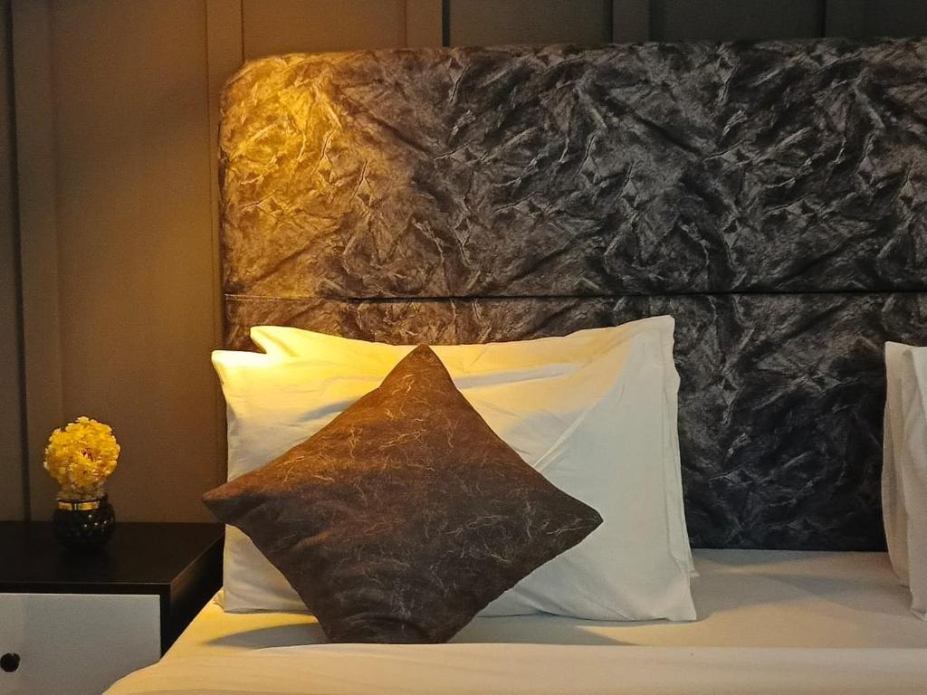 Studio Apartment, Lahore