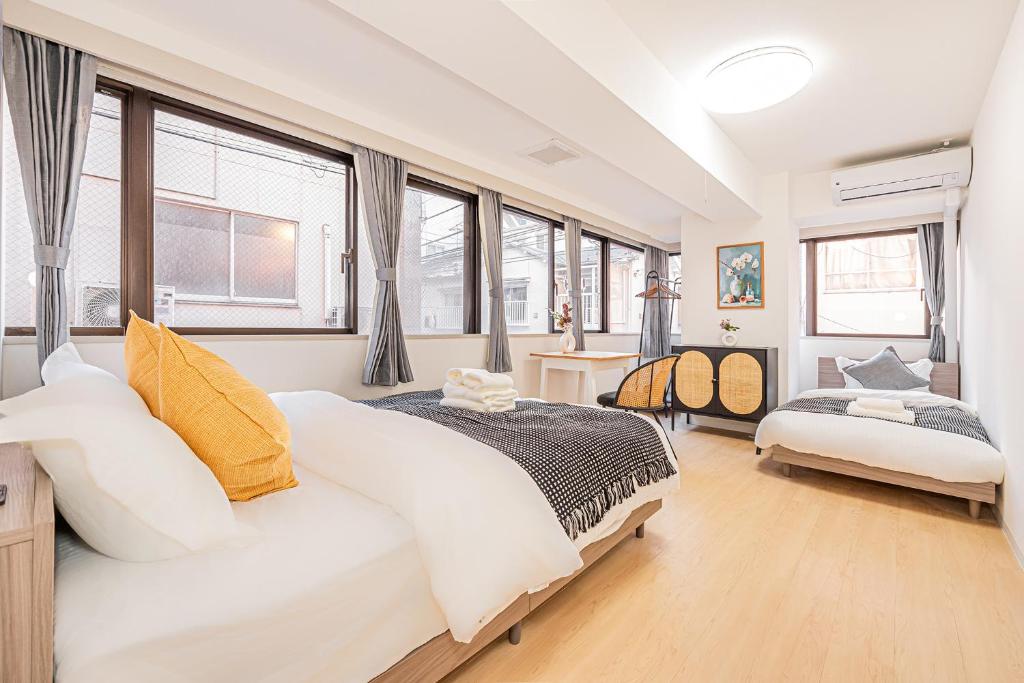 Tawaramachi Stay 2 minutes' walk from Tawaramachi Station and 10 minutes' walk from Asakusa Station