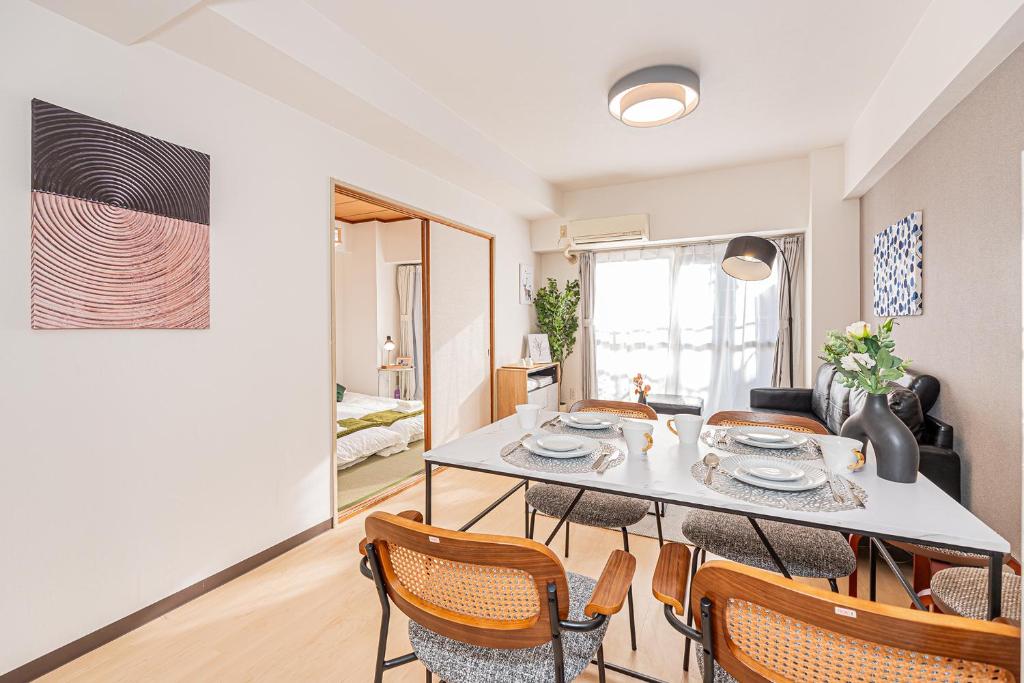 Tawaramachi Stay 2 minutes' walk from Tawaramachi Station and 10 minutes' walk from Asakusa Station