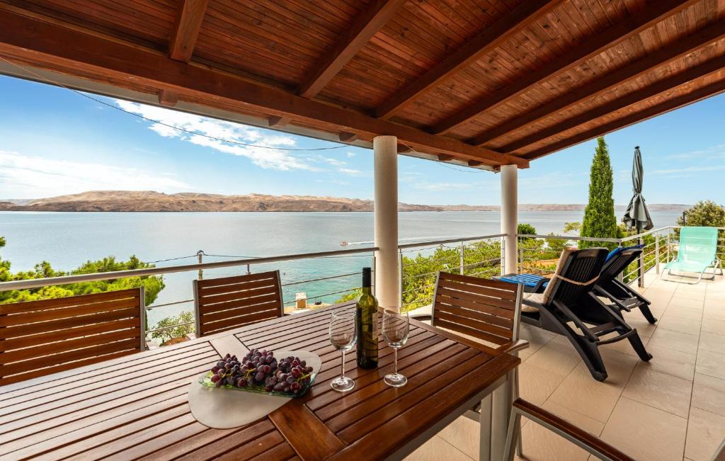 Nice Apartment In Karlobag With Wifi, Karlobag