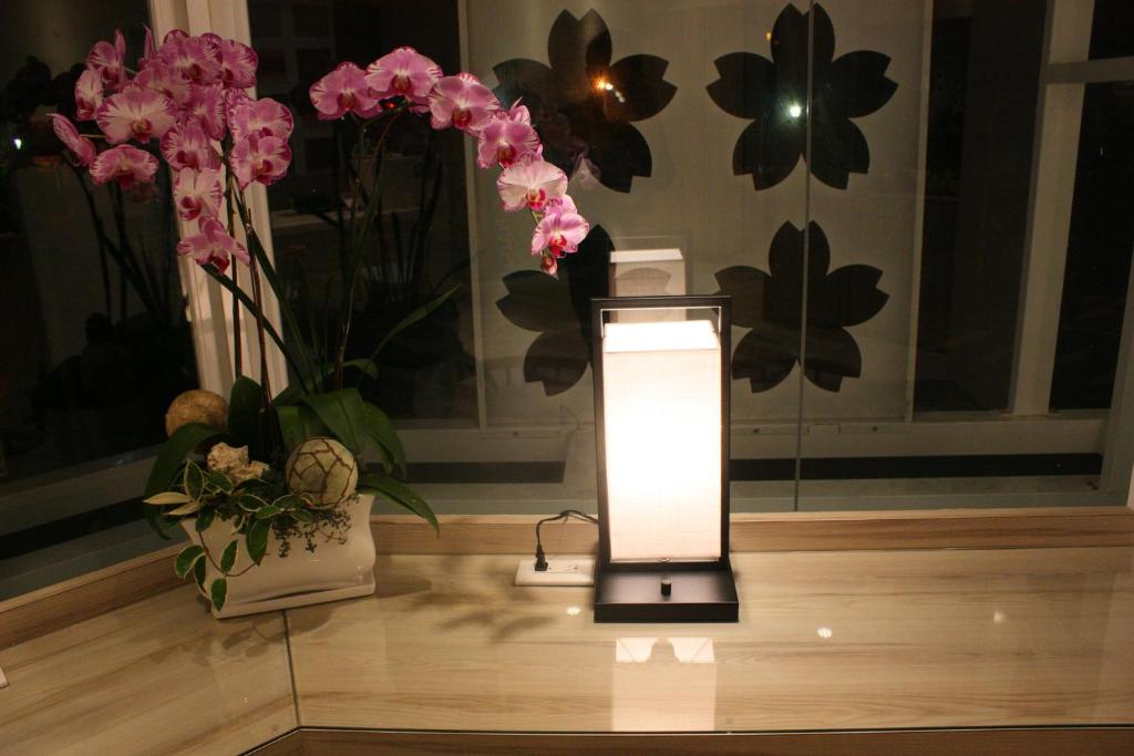 Shared lounge/TV area