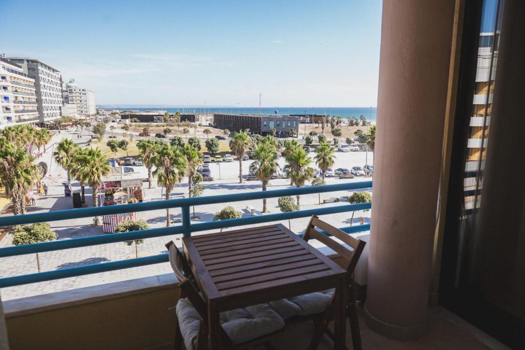 Beach Front Flat With Ocean View, Costa de Caparica