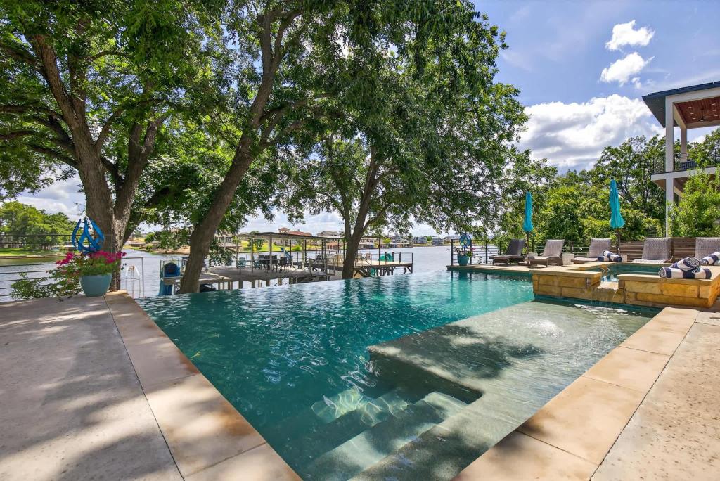 Lakeshore Landing with Concierge Services, Kingsland