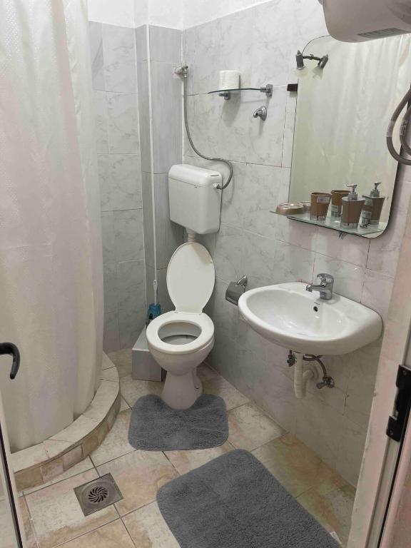 Fontana apartments 1B - 2