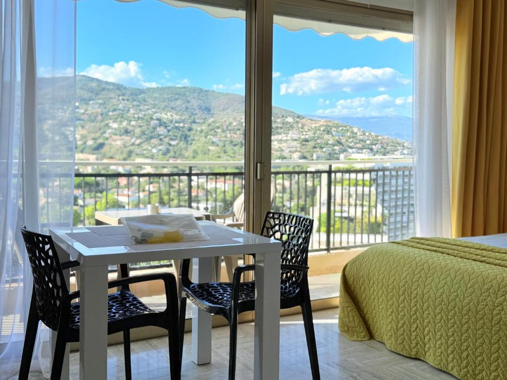 My Resid Appart Marina vue la Colline des Mimosas - 4
