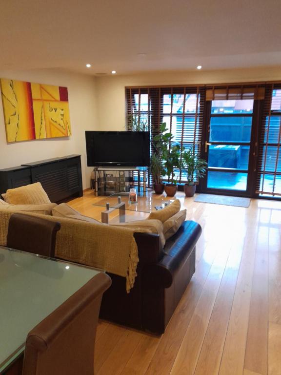 Dolmar Ltd, Raynes Park