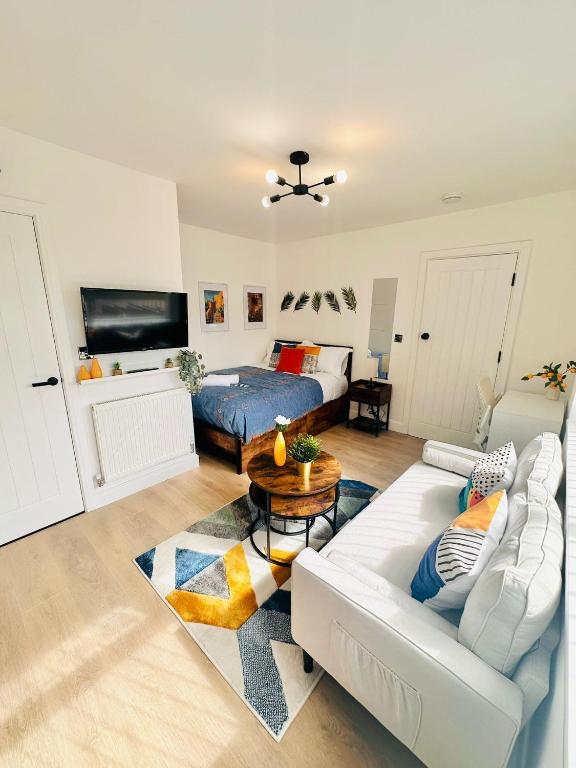 R1 - Luxury Self-Contained Studio Apartment near QE Hospital, Birmingham