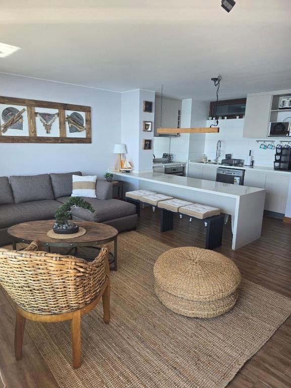 Panoramic View Lake Shore - 4