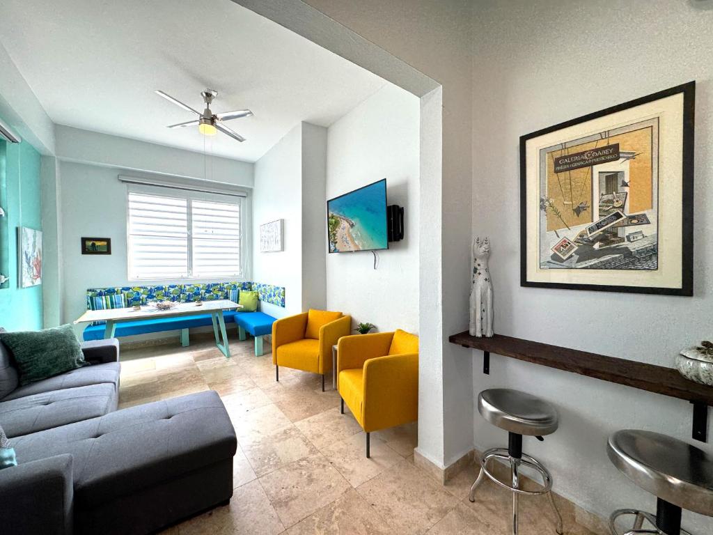 Prime Location at Condado Beach 4br 3 ba - Apt 1 & 4, San Juan