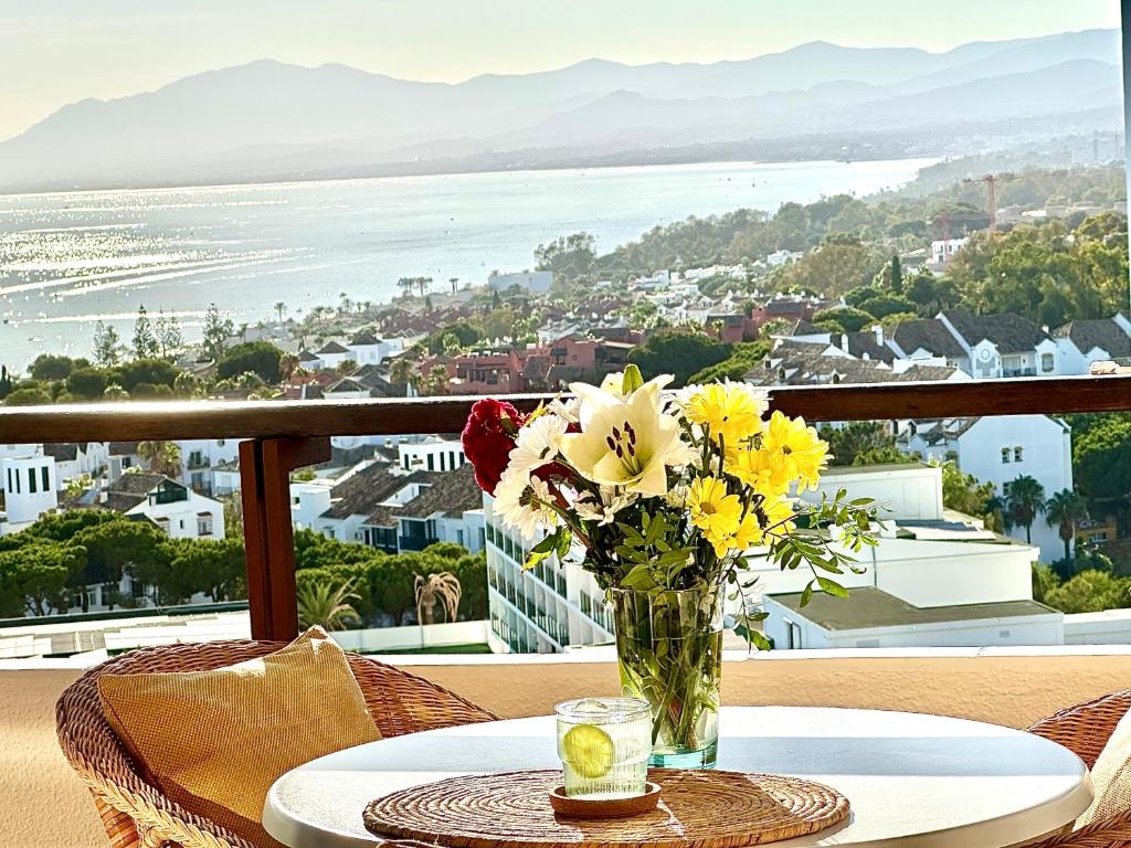 Beach Studio with Stunning Sea & Mountain Views, Marbella