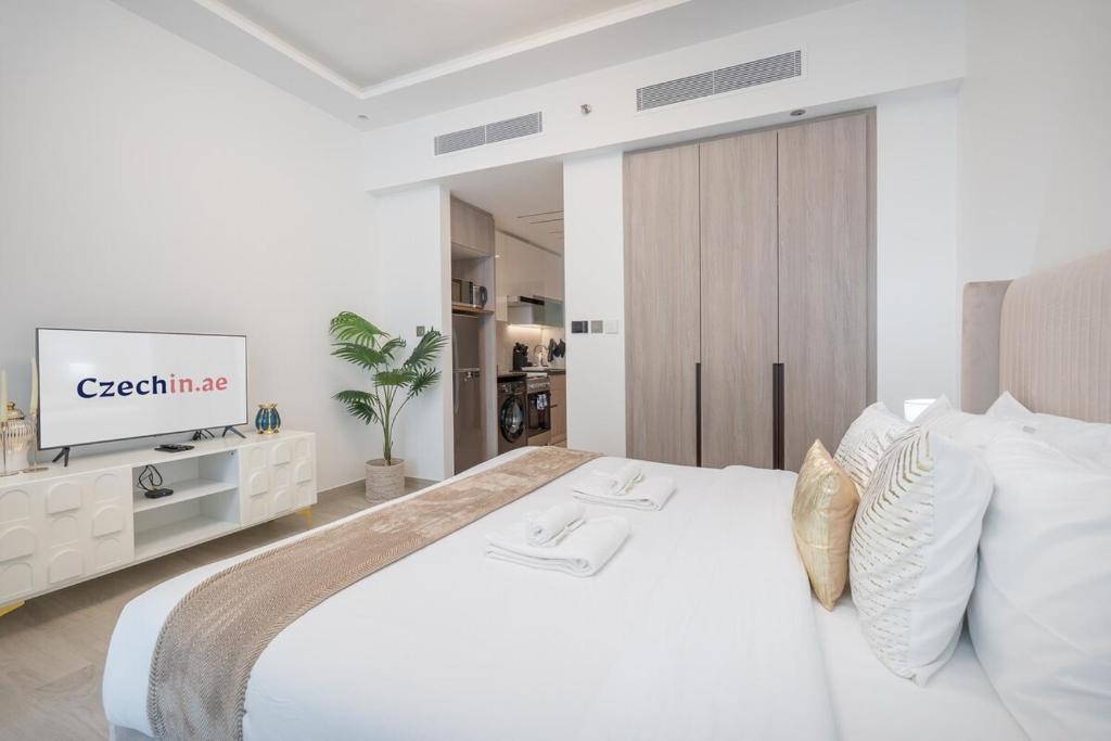 Chic Studio at ME DO RE Tower Stunning Views, Dubaj