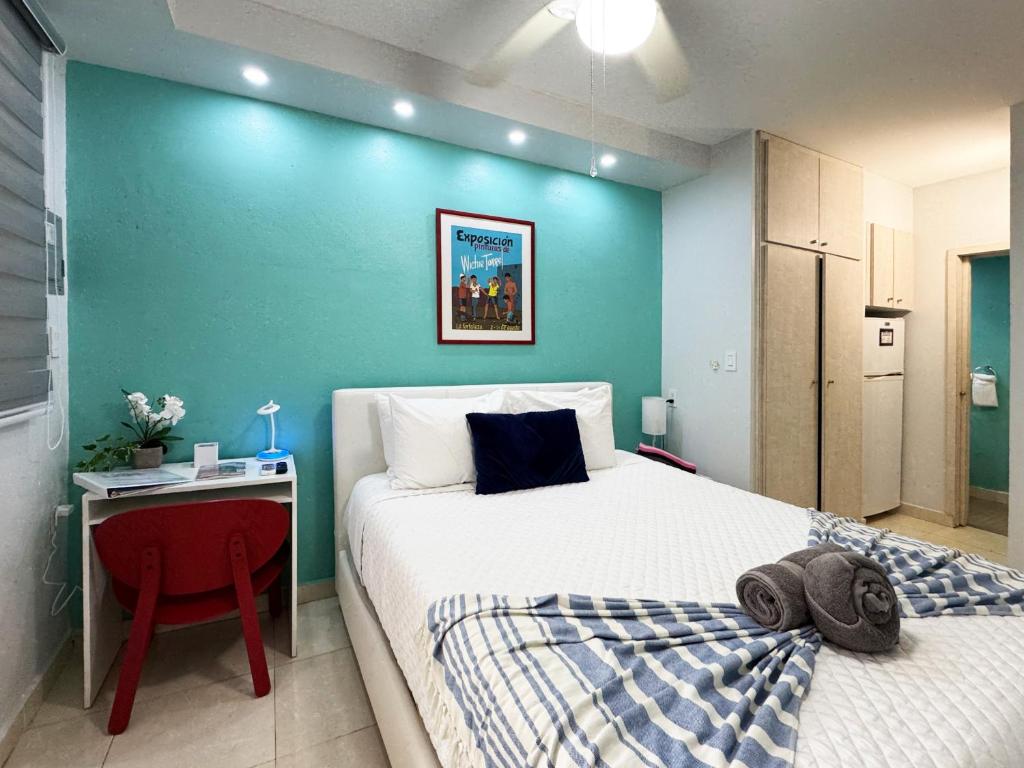 Prime Location at Condado Beach Queen Studio - Apt 10, San Juan