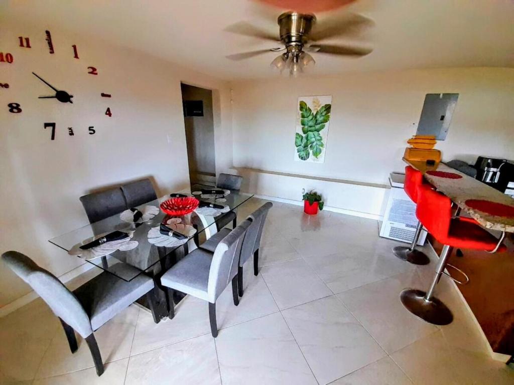 Island Glow Oceanview Home, Saint James