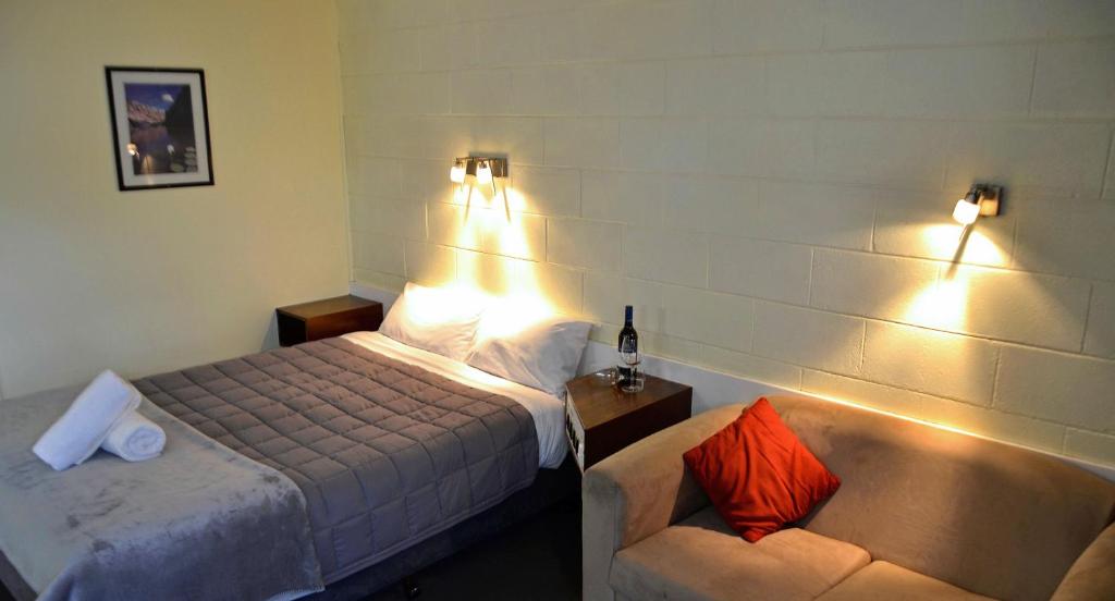 Charles Sturt Motor Inn, West Wyalong