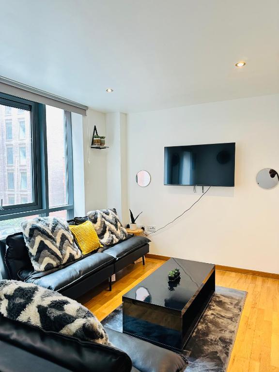 2 Bedroom City Centre Apartment Free Secure Parking, Liverpool