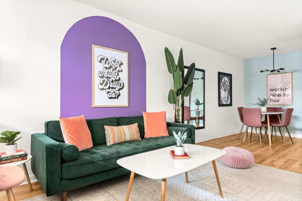 Dolly Apt on Music Row, Nashville