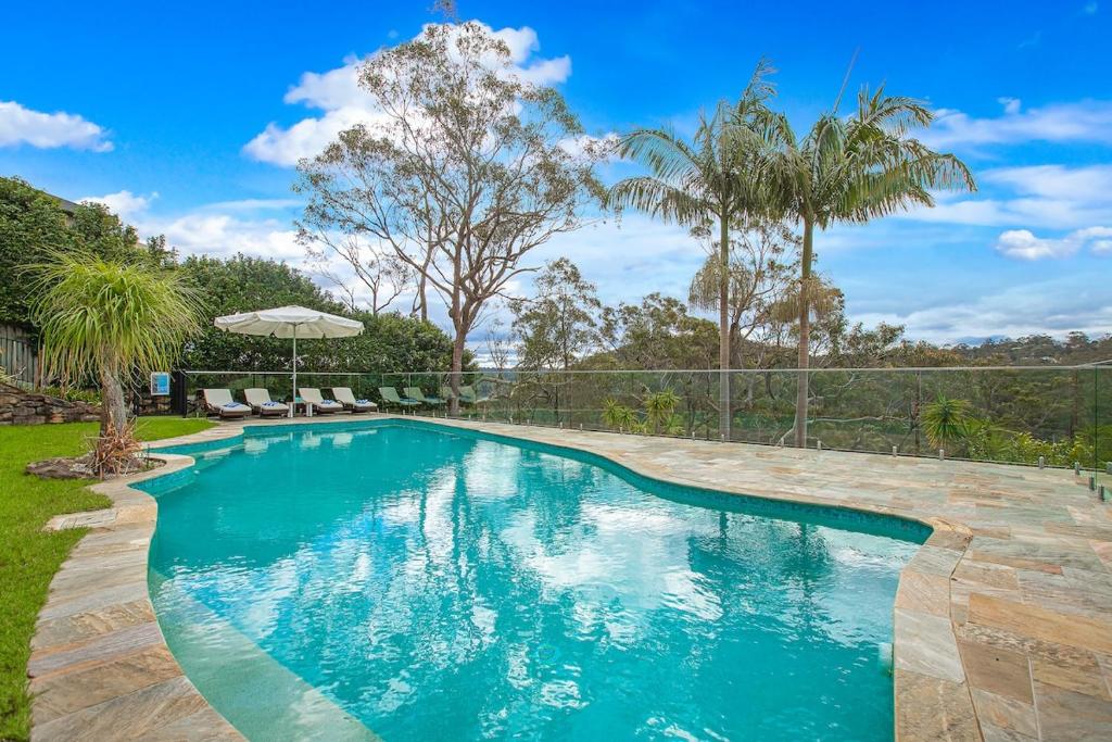 Garigal Retreat with Pool access, Forestville