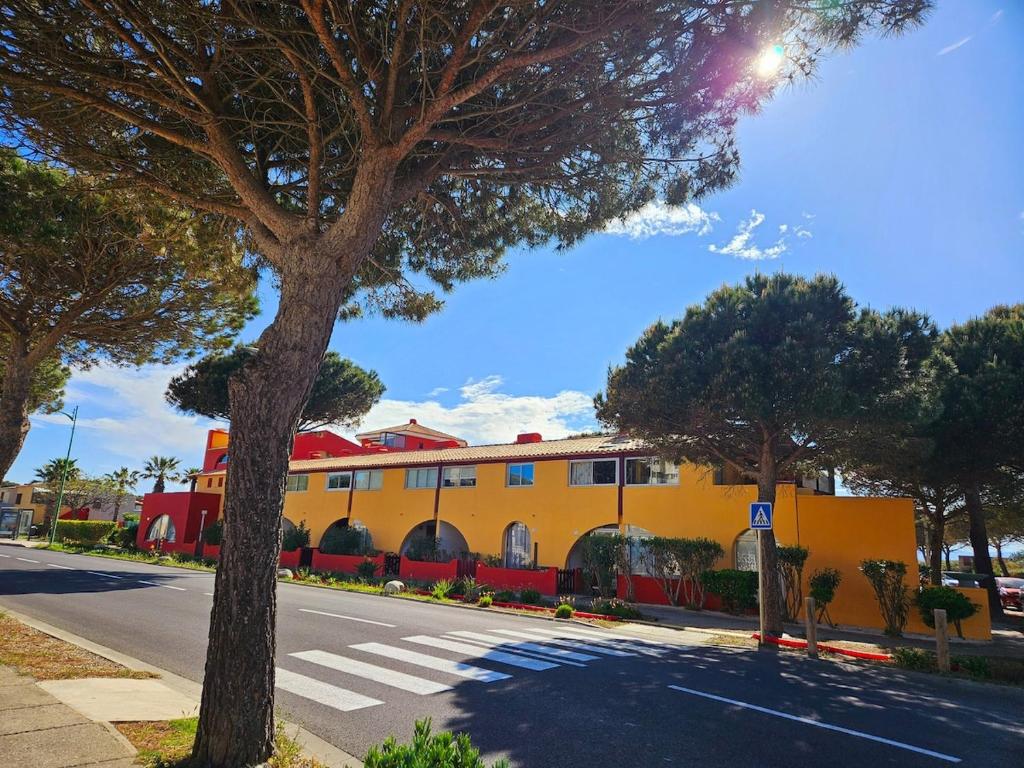 Appartement cozy et plage à pied, havre de paix avec piscine - 3