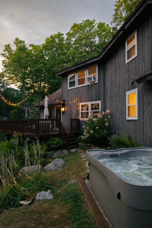 Forest Mountain Escape- Beautiful Mountaintop Escape in Mendon, VT, 20 min to Killington 14 to Pico, home, Mendon