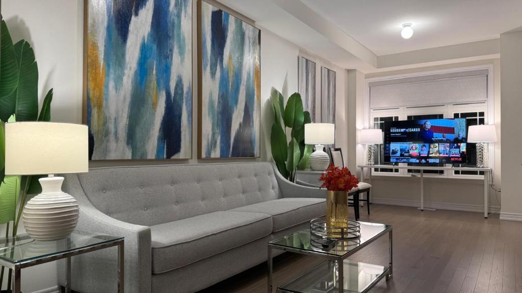 Pickering New Seaton Elegant Residence, Pickering