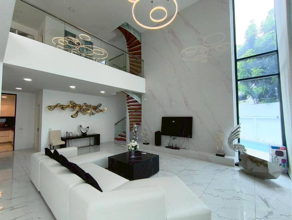 TYb06 芭提雅北歐風格六臥室別墅, Pattaya South